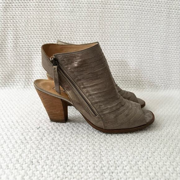 Paul Green Cayenne Leather Metallic Shimmer Peep Toe Shoe  Paul Green Cayenne Leather Metallic Shimmer Peep Toe Shoe Booties Cone Heel 9 US
